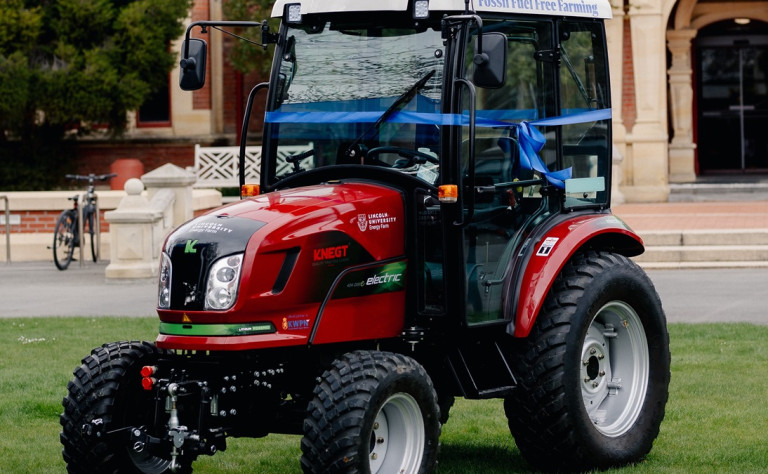 Knegt Tractor Small